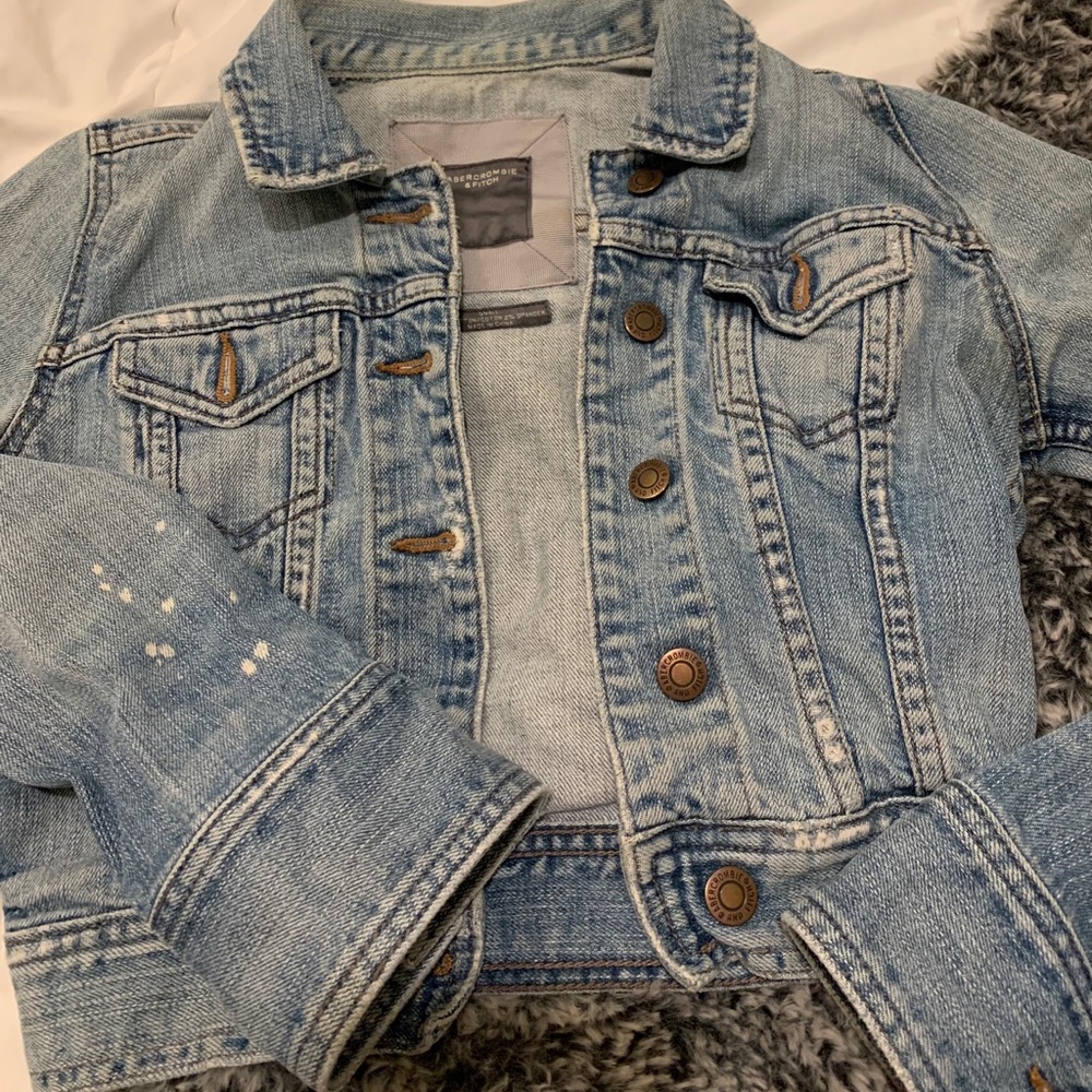 Cropped denim jacket